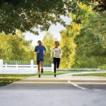 Garmin Venu 2 montre connectée GPS avec écran AMOLED et autonomie 11 jours, grise - vue 3
